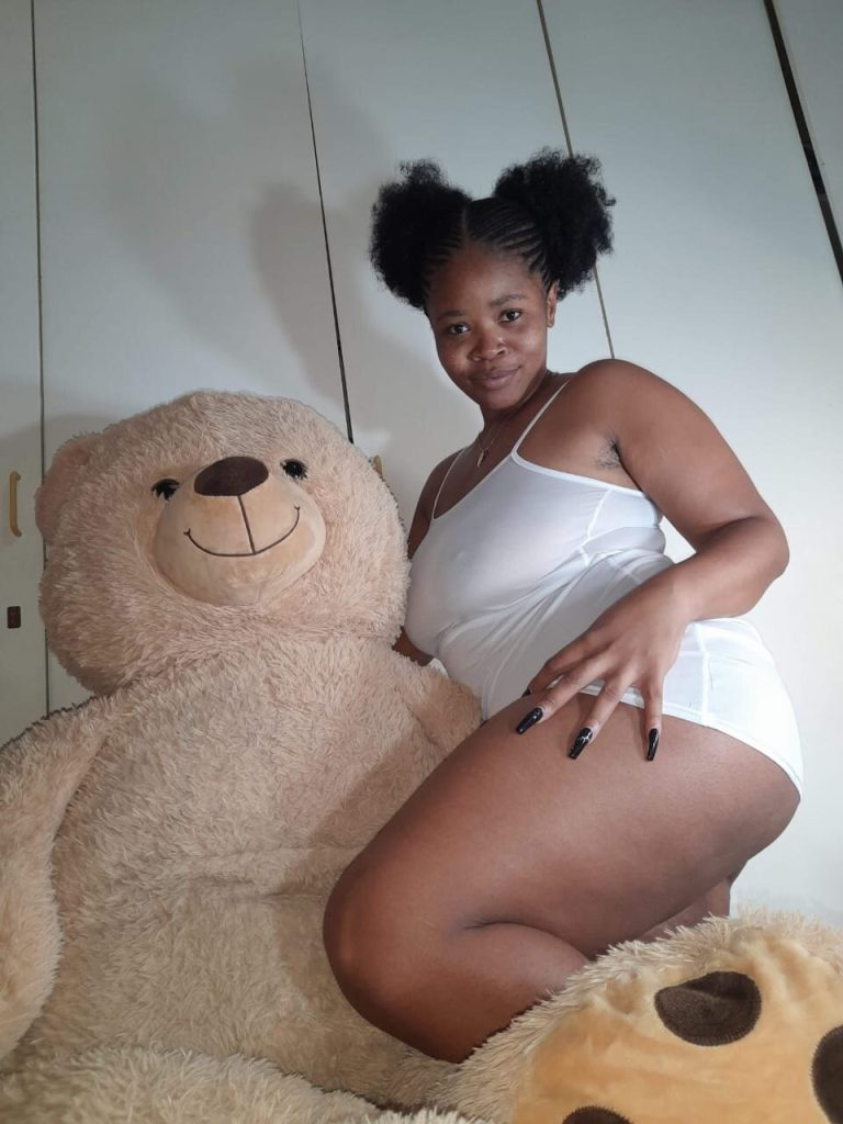 Sugar Mummy Connect : Chioma 34 Years Old Need a Good guy on  Bed 